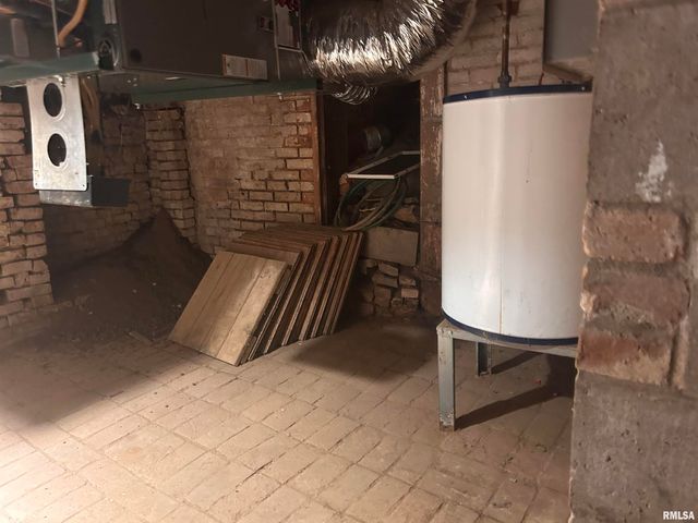 711 E 19TH Avenue, Coal Valley, IL 61240