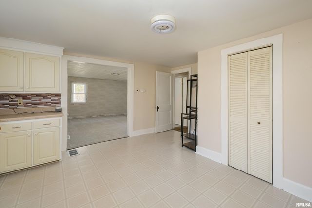 711 E 19TH Avenue, Coal Valley, IL 61240