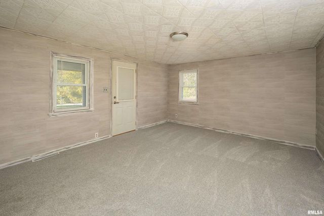 711 E 19TH Avenue, Coal Valley, IL 61240