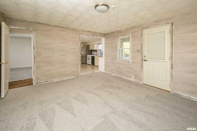 711 E 19TH Avenue, Coal Valley, IL 61240