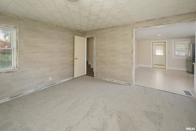 711 E 19TH Avenue, Coal Valley, IL 61240