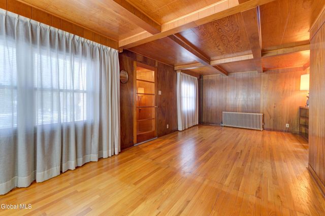 6 Park Way, Castleton-on-hudson, NY 12033