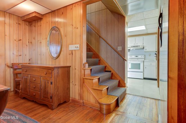 6 Park Way, Castleton-on-hudson, NY 12033