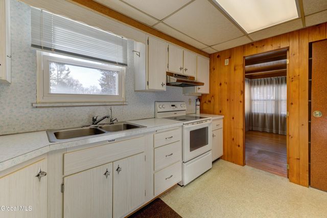 6 Park Way, Castleton-on-hudson, NY 12033