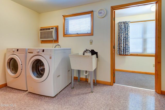 6 Park Way, Castleton-on-hudson, NY 12033