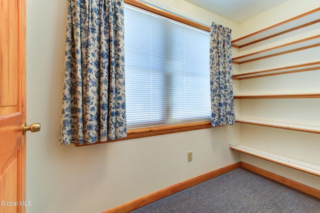 6 Park Way, Castleton-on-hudson, NY 12033