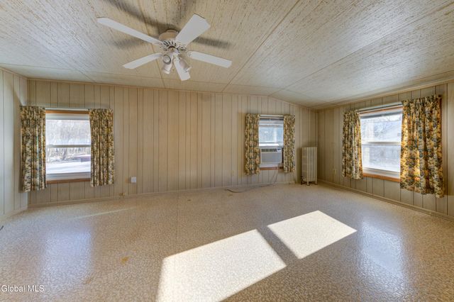 6 Park Way, Castleton-on-hudson, NY 12033