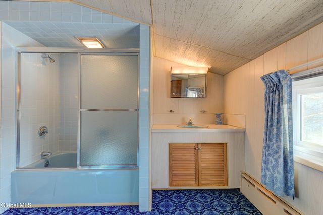 6 Park Way, Castleton-on-hudson, NY 12033