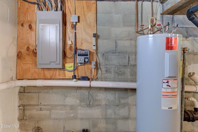 6 Park Way, Castleton-on-hudson, NY 12033