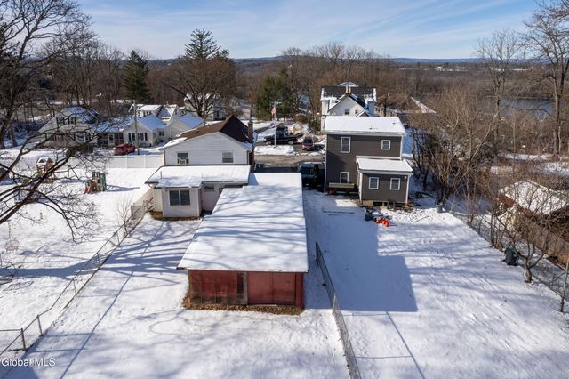 6 Park Way, Castleton-on-hudson, NY 12033