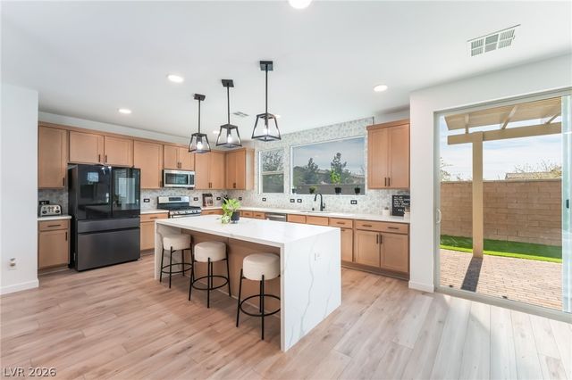 1305 Crimson Sunbird Avenue, North Las Vegas, NV 89084