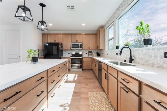 1305 Crimson Sunbird Avenue, North Las Vegas, NV 89084