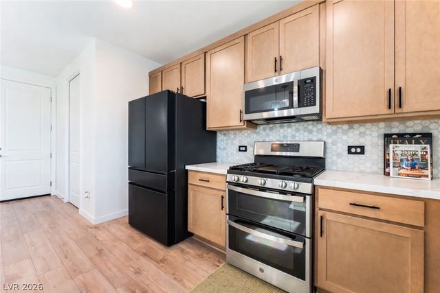 1305 Crimson Sunbird Avenue, North Las Vegas, NV 89084