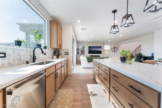 1305 Crimson Sunbird Avenue, North Las Vegas, NV 89084