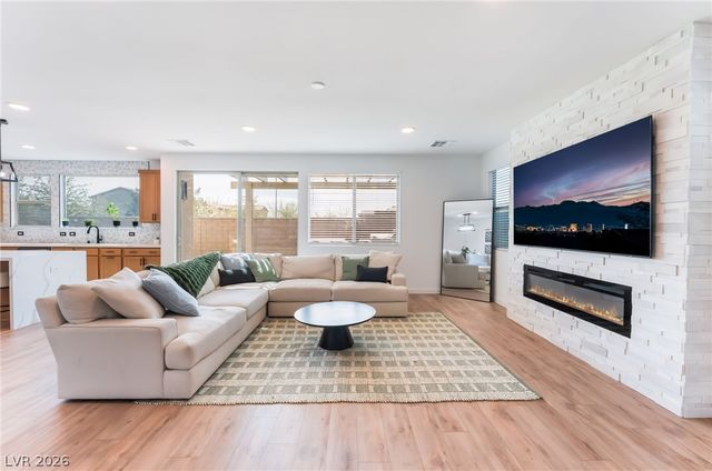 1305 Crimson Sunbird Avenue, North Las Vegas, NV 89084