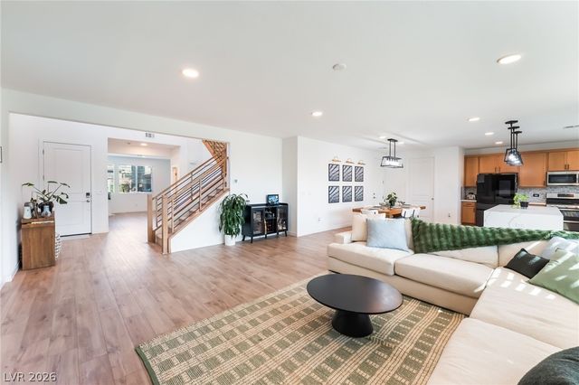 1305 Crimson Sunbird Avenue, North Las Vegas, NV 89084