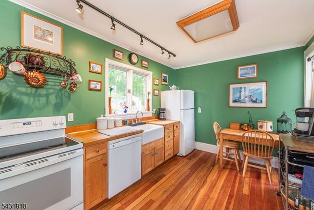 8 Kelly Place, Stanhope Boro, NJ 07874