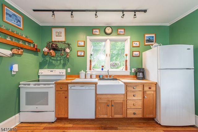 8 Kelly Place, Stanhope Boro, NJ 07874