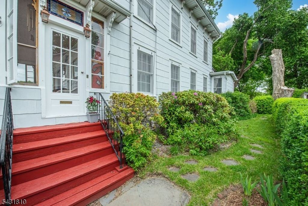 8 Kelly Place, Stanhope Boro, NJ 07874