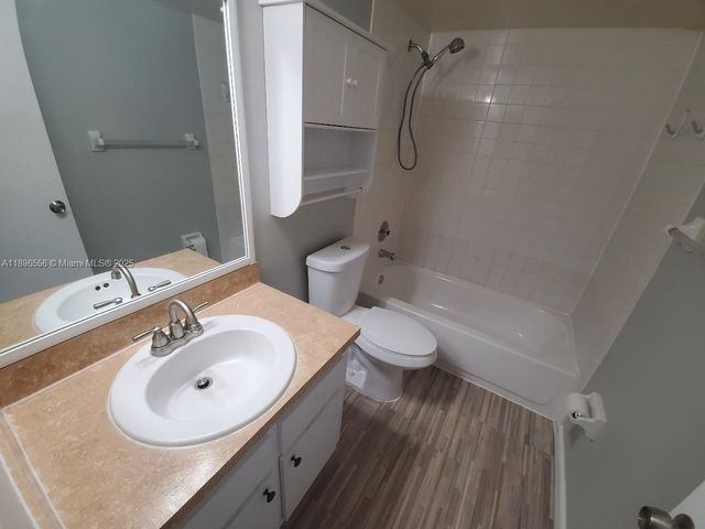 2570 W 67th Pl 21-2, Hialeah, FL 33016