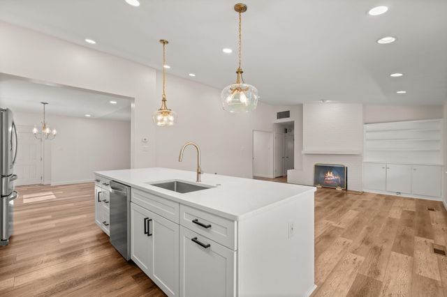 5111 Sunningdale Ave NE, Albuquerque, NM 87110