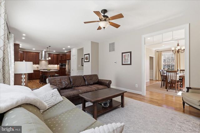 314 ORCHARD CT NW, Vienna, VA 22180