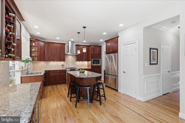 314 ORCHARD CT NW, Vienna, VA 22180