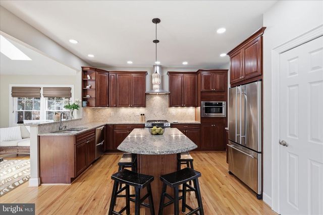 314 ORCHARD CT NW, Vienna, VA 22180