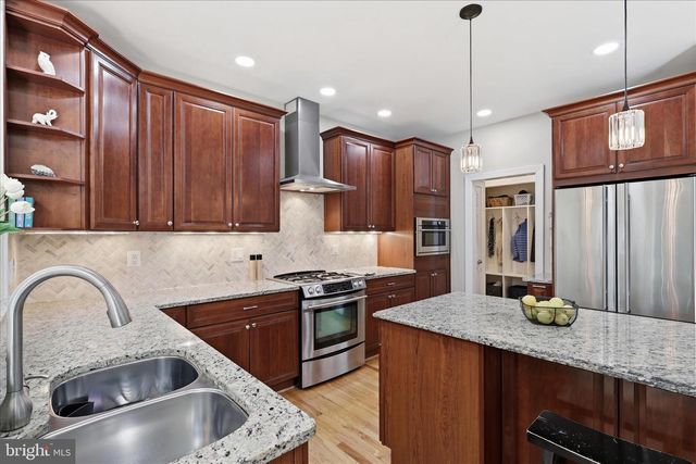 314 ORCHARD CT NW, Vienna, VA 22180