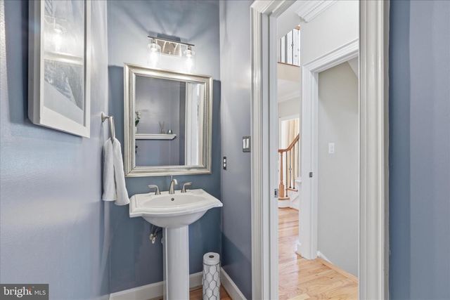 314 ORCHARD CT NW, Vienna, VA 22180