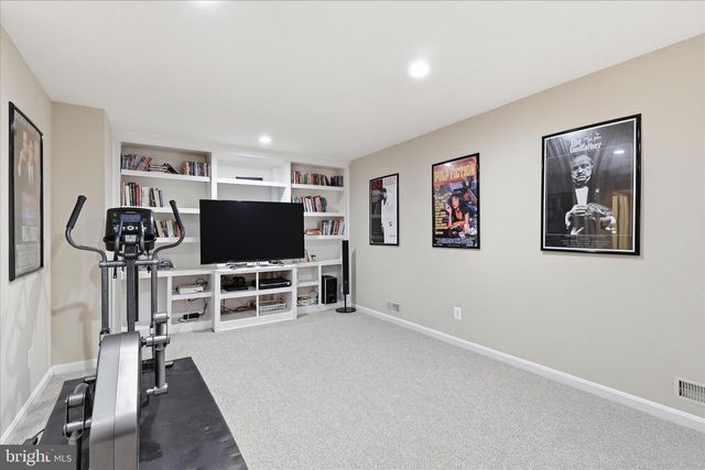 314 ORCHARD CT NW, Vienna, VA 22180