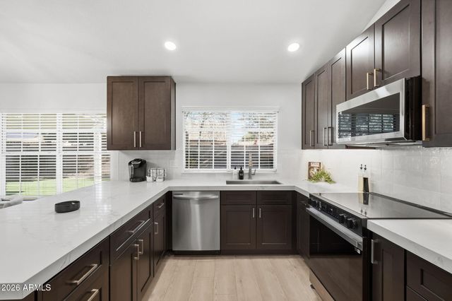 632 W MESQUITE Street, Gilbert, AZ 85233