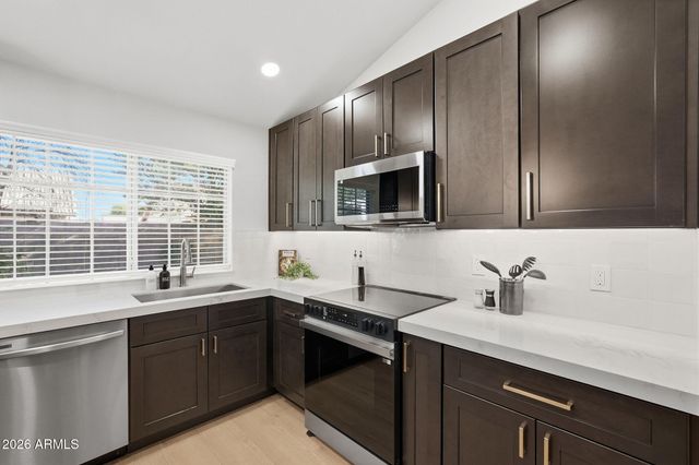 632 W MESQUITE Street, Gilbert, AZ 85233