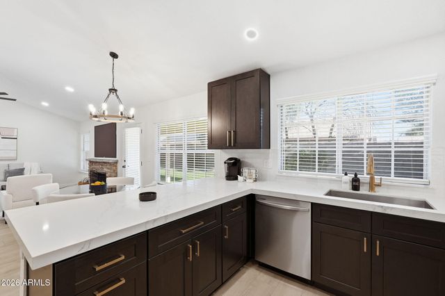 632 W MESQUITE Street, Gilbert, AZ 85233