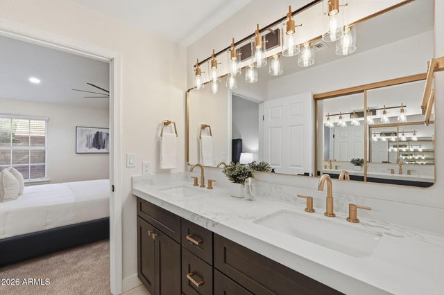 632 W MESQUITE Street, Gilbert, AZ 85233