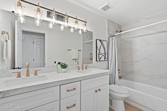 632 W MESQUITE Street, Gilbert, AZ 85233