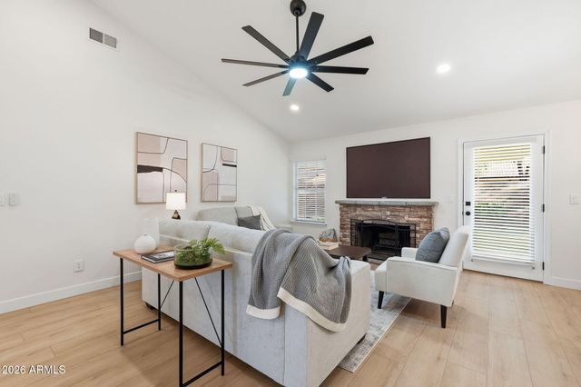 632 W MESQUITE Street, Gilbert, AZ 85233