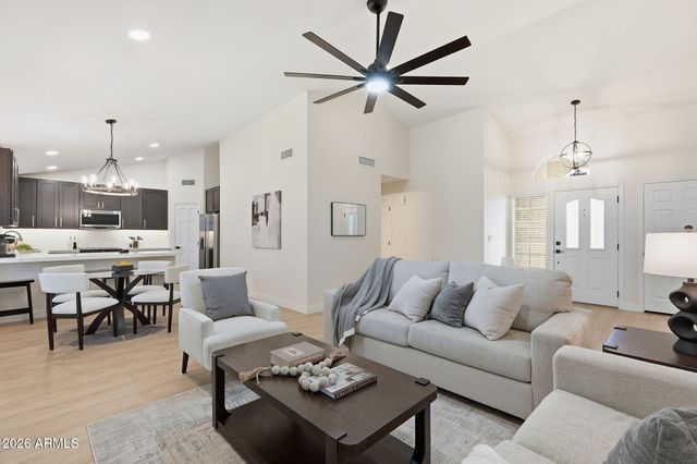 632 W MESQUITE Street, Gilbert, AZ 85233