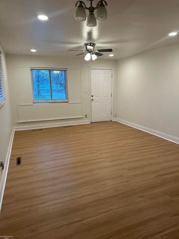 21950 Sunset Boulevard, Oak Park, MI 48237