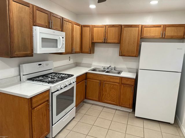 21950 Sunset Boulevard, Oak Park, MI 48237