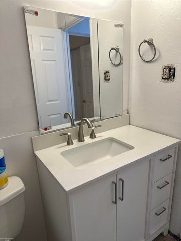21950 Sunset Boulevard, Oak Park, MI 48237