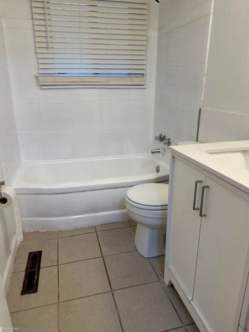 21950 Sunset Boulevard, Oak Park, MI 48237