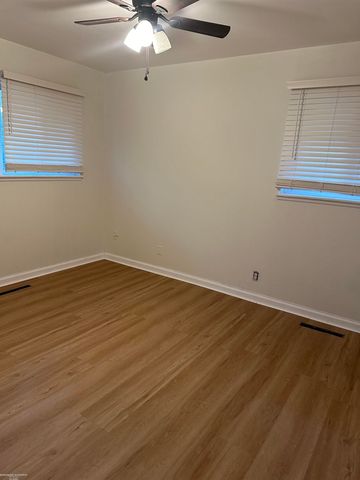 21950 Sunset Boulevard, Oak Park, MI 48237
