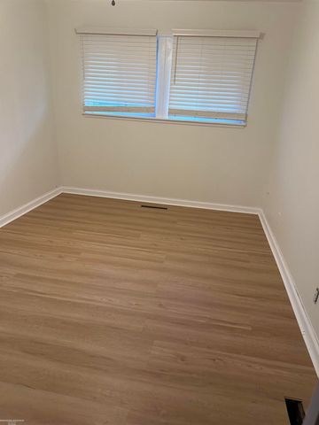 21950 Sunset Boulevard, Oak Park, MI 48237