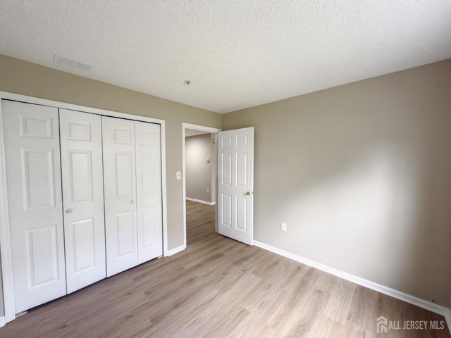 48 Prestwick Way, Edison, NJ 08820