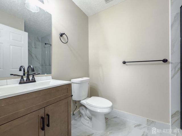 48 Prestwick Way, Edison, NJ 08820