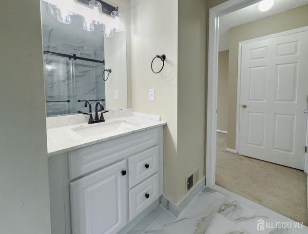 48 Prestwick Way, Edison, NJ 08820