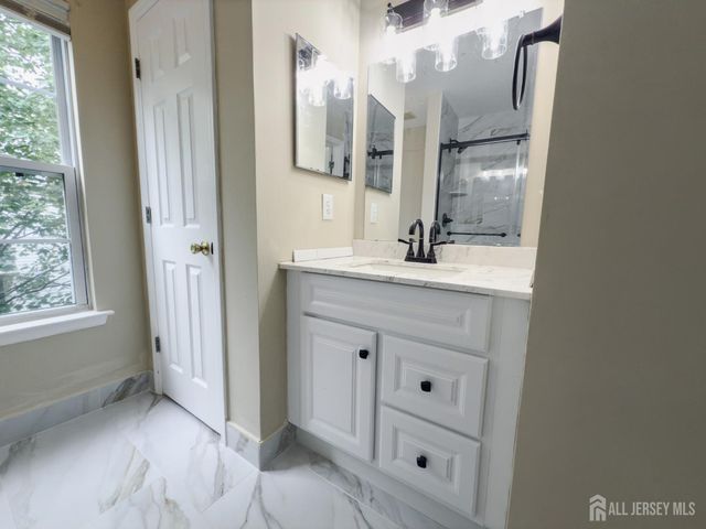 48 Prestwick Way, Edison, NJ 08820
