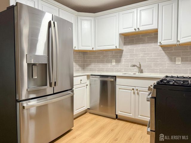 48 Prestwick Way, Edison, NJ 08820