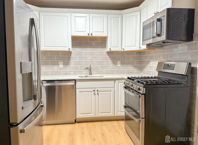 48 Prestwick Way, Edison, NJ 08820